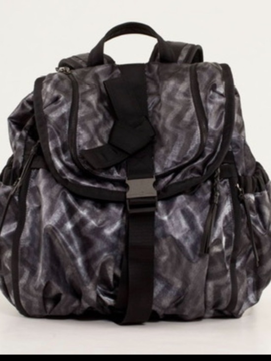 lululemon best practice backpack Athletica New Crew (Black): Clothing, Shoes & Jewelry Lululemon Best Practice Pack -